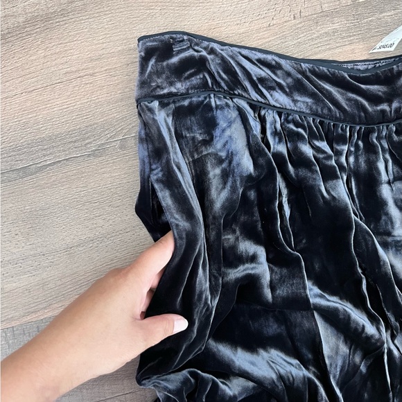 NWT Vintage Y2K DKNY Crushed Velvet Boho Gypsy Skirt Navy Size 4 - Picture 3 of 9